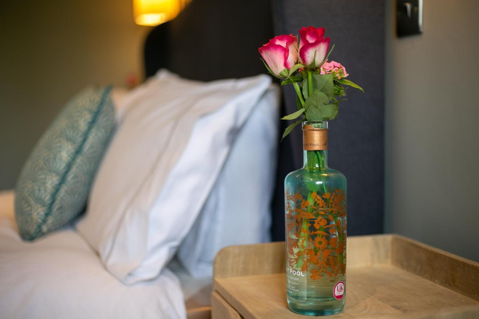 Bed and Breakfast The Cowdray Arms Worth  Экстерьер фото