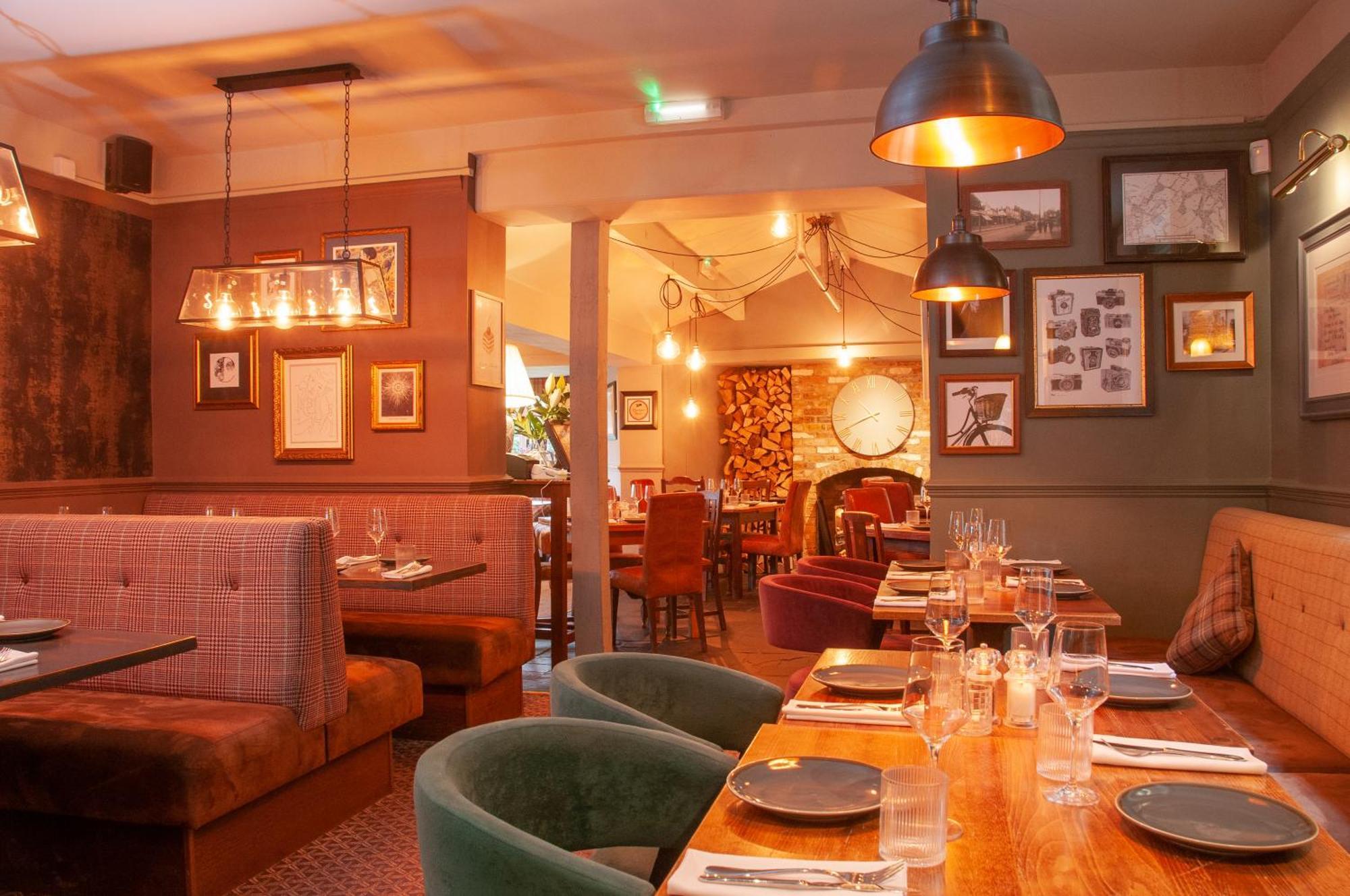 Bed and Breakfast The Cowdray Arms Worth  Экстерьер фото