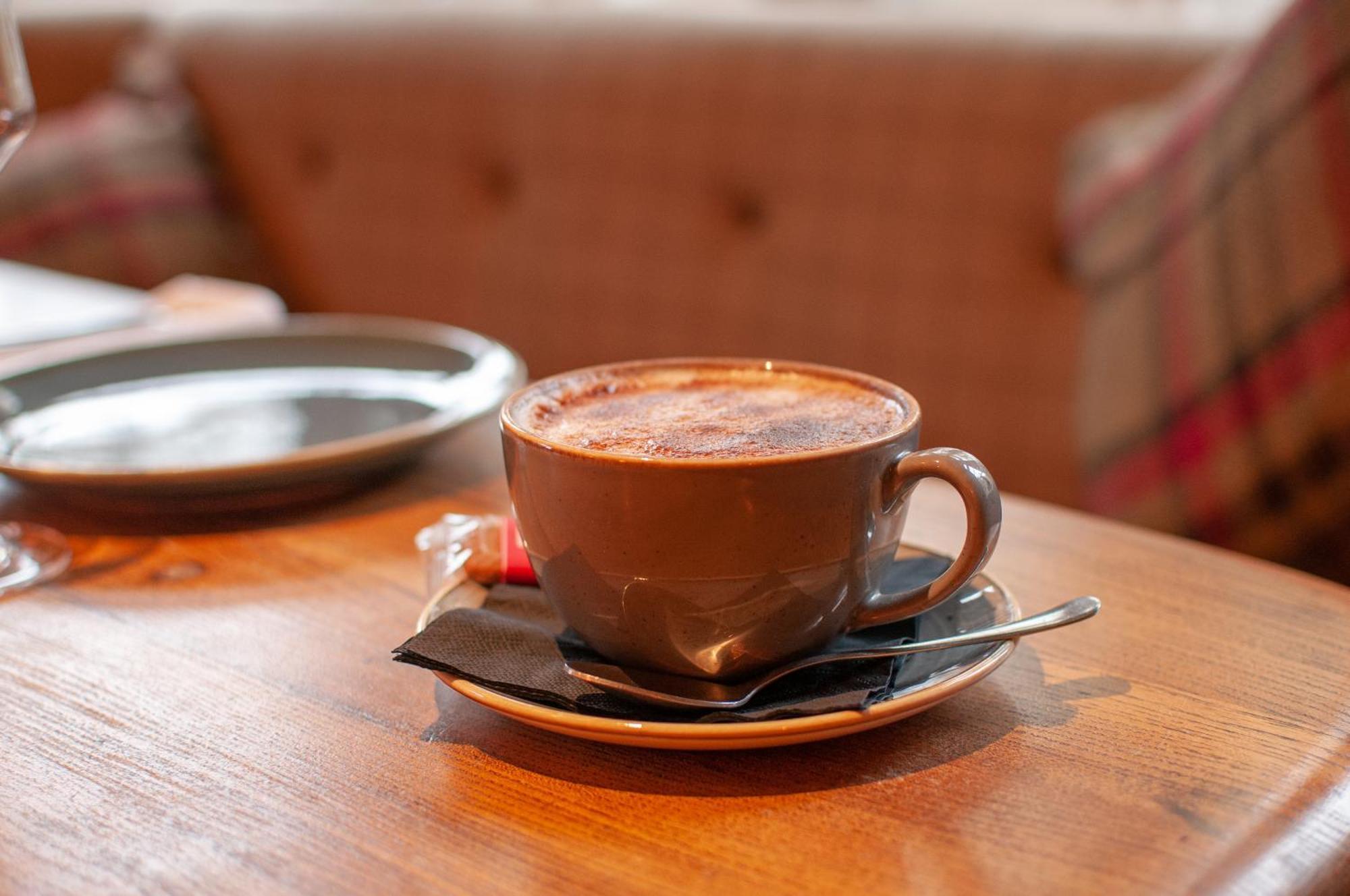 Bed and Breakfast The Cowdray Arms Worth  Экстерьер фото