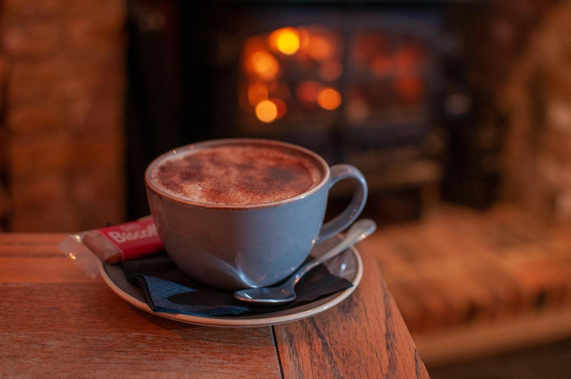 Bed and Breakfast The Cowdray Arms Worth  Экстерьер фото
